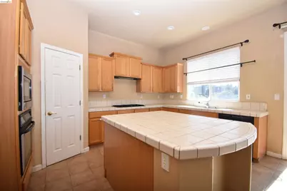4445 Spyglass Dr, Stockton, CA 95219 - Photo 8