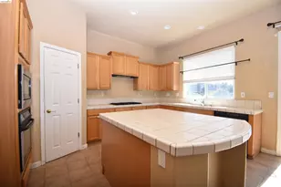 4445 Spyglass Dr, Stockton, CA 95219 - Photo 8