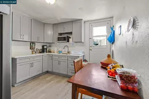 985 39th St, Oakland, CA 94608 - Photo 18