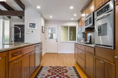 6309 Longcroft Dr, Oakland, CA 94611 - Photo 10