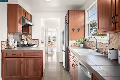 275 Mather St, Oakland, CA 94611 - Photo 12