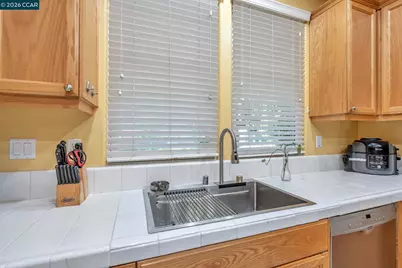 2036 Serra Ln, Hercules, CA 94547 - Photo 12