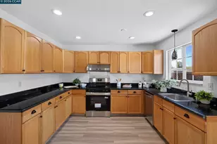 1883 Lynwood Dr, Concord, CA 94519 - Photo 16