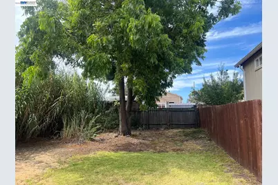 6225 Tevis St, Oakland, CA 94621 - Photo 4