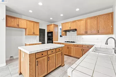 565 Presidio Pl, Tracy, CA 95377 - Photo 14
