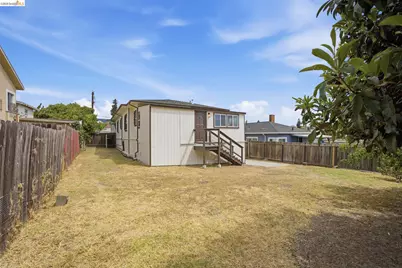 4207 Carrington St, Oakland, CA 94601 - Photo 38