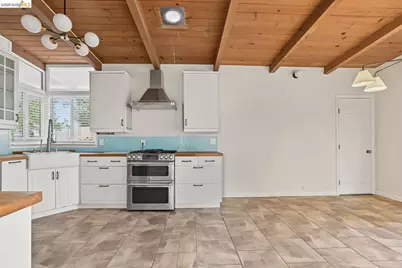 4528 Mattis Ct, Oakland, CA 94619 - Photo 6