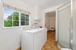 6151 Valley View Rd, Oakland, CA 94611 - Photo 32