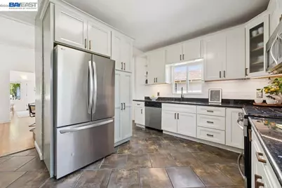 364 Lester Ave, Oakland, CA 94606 - Photo 6
