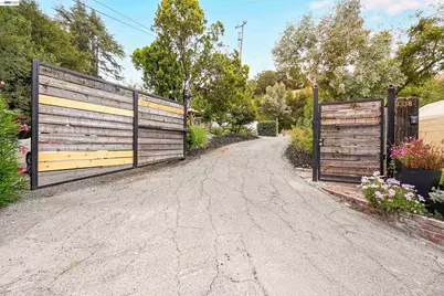 9338 Crow Canyon Rd, Castro Valley, CA 94552 - Photo 2