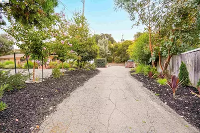 9338 Crow Canyon Rd, Castro Valley, CA 94552 - Photo 4