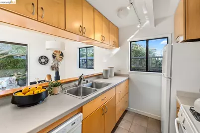1269 Hopkins St, Berkeley, CA 94702 - Photo 12