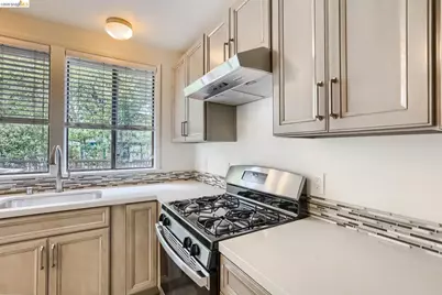 1265 Hopkins St, Berkeley, CA 94702 - Photo 12
