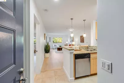 6400 Christie Ave #4118, Emeryville, CA 94608 - Photo 2