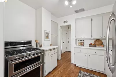 208 Lee St, Oakland, CA 94610 - Photo 16