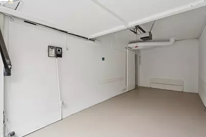 208 Lee St, Oakland, CA 94610 - Photo 32