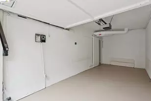 208 Lee St, Oakland, CA 94610 - Photo 32