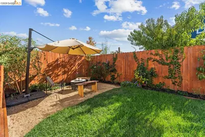 5327 Brann St, Oakland, CA 94619 - Photo 28