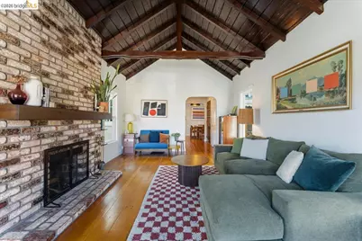 5327 Brann St, Oakland, CA 94619 - Photo 2