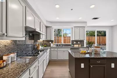 5518 Alvelais Dr, Union City, CA 94587 - Photo 24