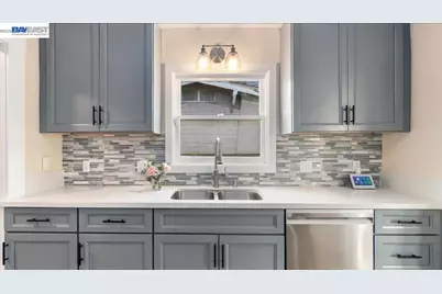 5817 Seminary Ct., Oakland, CA 94605 - Photo 6