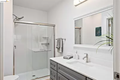 201 3rd St #302, Oakland, CA 94607 - Photo 32