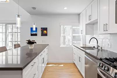 201 3rd St #302, Oakland, CA 94607 - Photo 16