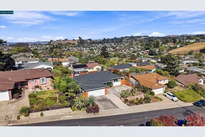 2444 Fitzpatrick St, San Pablo, CA 94806 - Photo 2