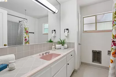 2 Mall Court, Oakland, CA 94611 - Photo 46