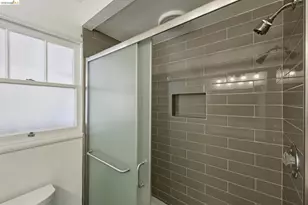 2 Mall Ct, Oakland, CA 94611 - Photo 38