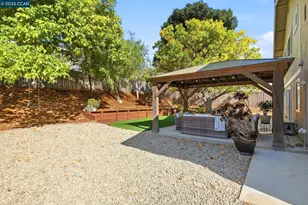 881 Oxford Way, Benicia, CA 94510 - Photo 40