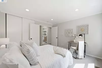85 Samaria Ln, Oakland, CA 94619 - Photo 22