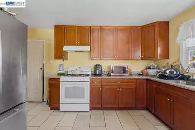 24024 Park St, Hayward, CA 94541 - Photo 6