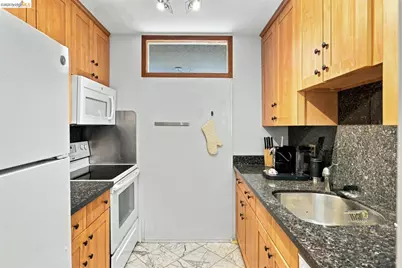 8 Commodore Dr #C359, Emeryville, CA 94608 - Photo 4