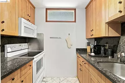 8 Commodore Dr #C359, Emeryville, CA 94608 - Photo 14