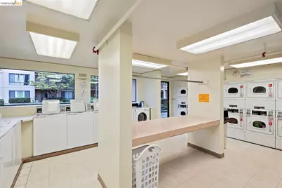 8 Commodore Dr #C359, Emeryville, CA 94608 - Photo 44