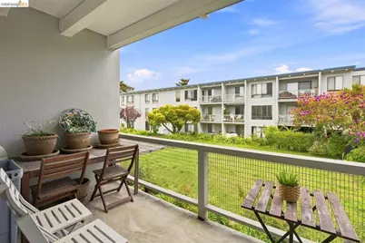 8 Commodore Dr #C359, Emeryville, CA 94608 - Photo 10
