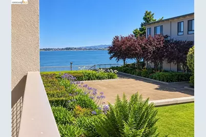8 Commodore Dr #C359, Emeryville, CA 94608 - Photo 2