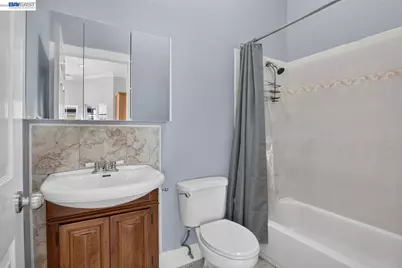 2244 20th St, Oakland, CA 94606 - Photo 14