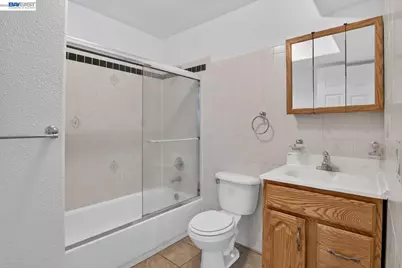 2244 20th St, Oakland, CA 94606 - Photo 80