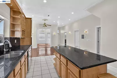 2244 20th St, Oakland, CA 94606 - Photo 16