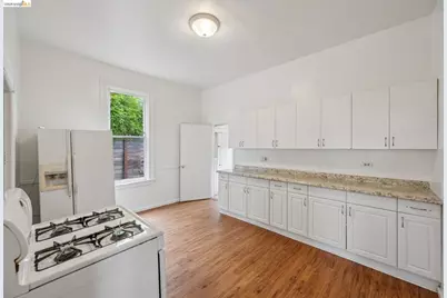 1025 55th St, Oakland, CA 94608 - Photo 16