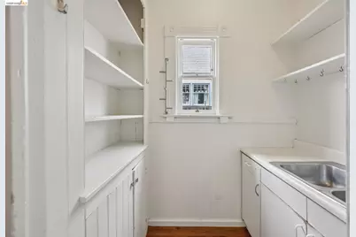 1025 55th St, Oakland, CA 94608 - Photo 20