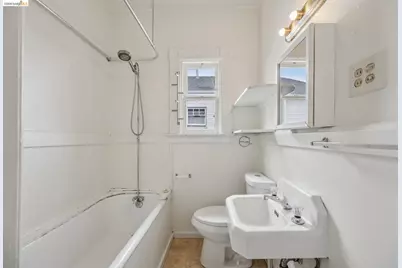 1025 55th St, Oakland, CA 94608 - Photo 36