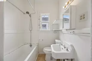 1025 55th St, Oakland, CA 94608 - Photo 36