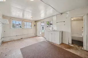 1025 55th St, Oakland, CA 94608 - Photo 44