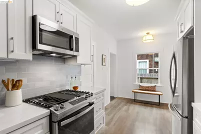 452 44th St, Oakland, CA 94609 - Photo 20