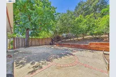4015 Rusting Ave, Oakland, CA 94605 - Photo 28