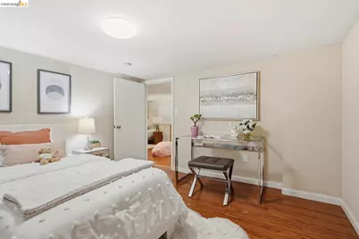 560 45th St, Oakland, CA 94609 - Photo 32