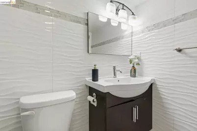 560 45th St, Oakland, CA 94609 - Photo 56